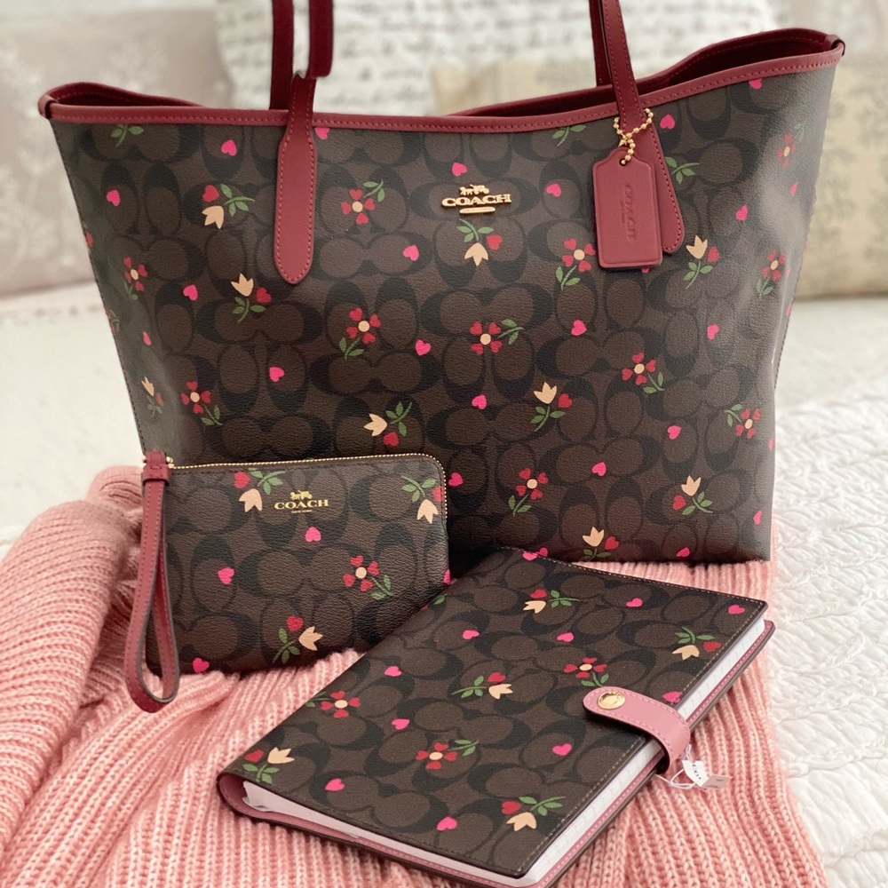 🆕 COACH | Heart City Tote, Notebook & Wristlet - Picture 15 of 16